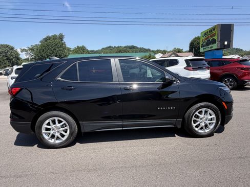 Used 2024 Chevrolet Equinox LS w/ LS Convenience Package FWD image 4