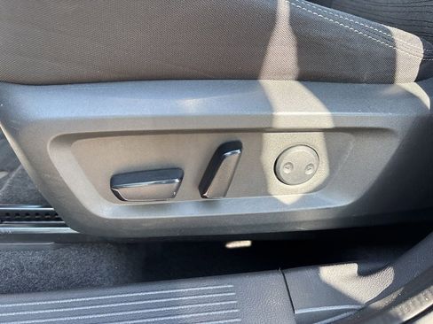 Used 2021 Nissan Rogue SV image 14