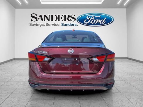 Used 2025 Nissan Altima 2.5 SV FWD image 3