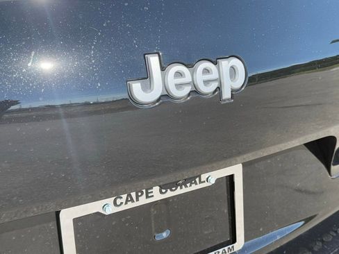 New 2025 Jeep Grand Cherokee L Laredo image 34