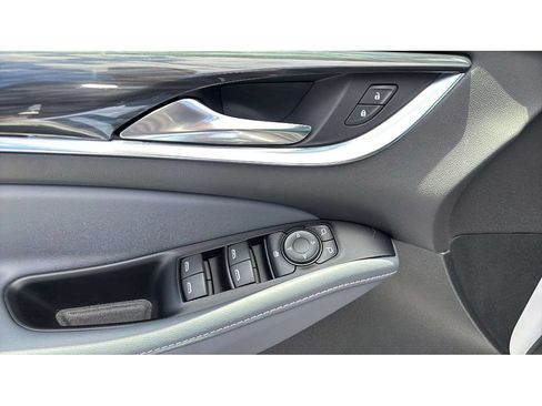 Used 2023 Buick Enclave Essence AWD/4WD image 21