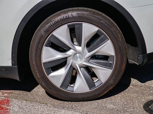 Used 2023 Tesla Model Y Long Range image 8