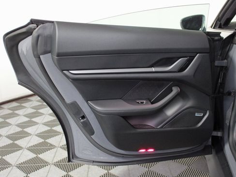 Used 2025 Porsche Taycan image 35