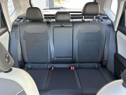 New 2026 Volkswagen Taos SE image 14