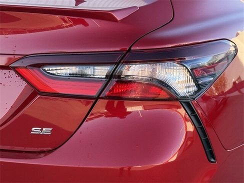 Used 2023 Toyota Camry SE image 5