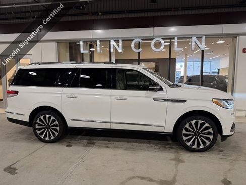 Certified 2022 Lincoln Navigator L Reserve image 2