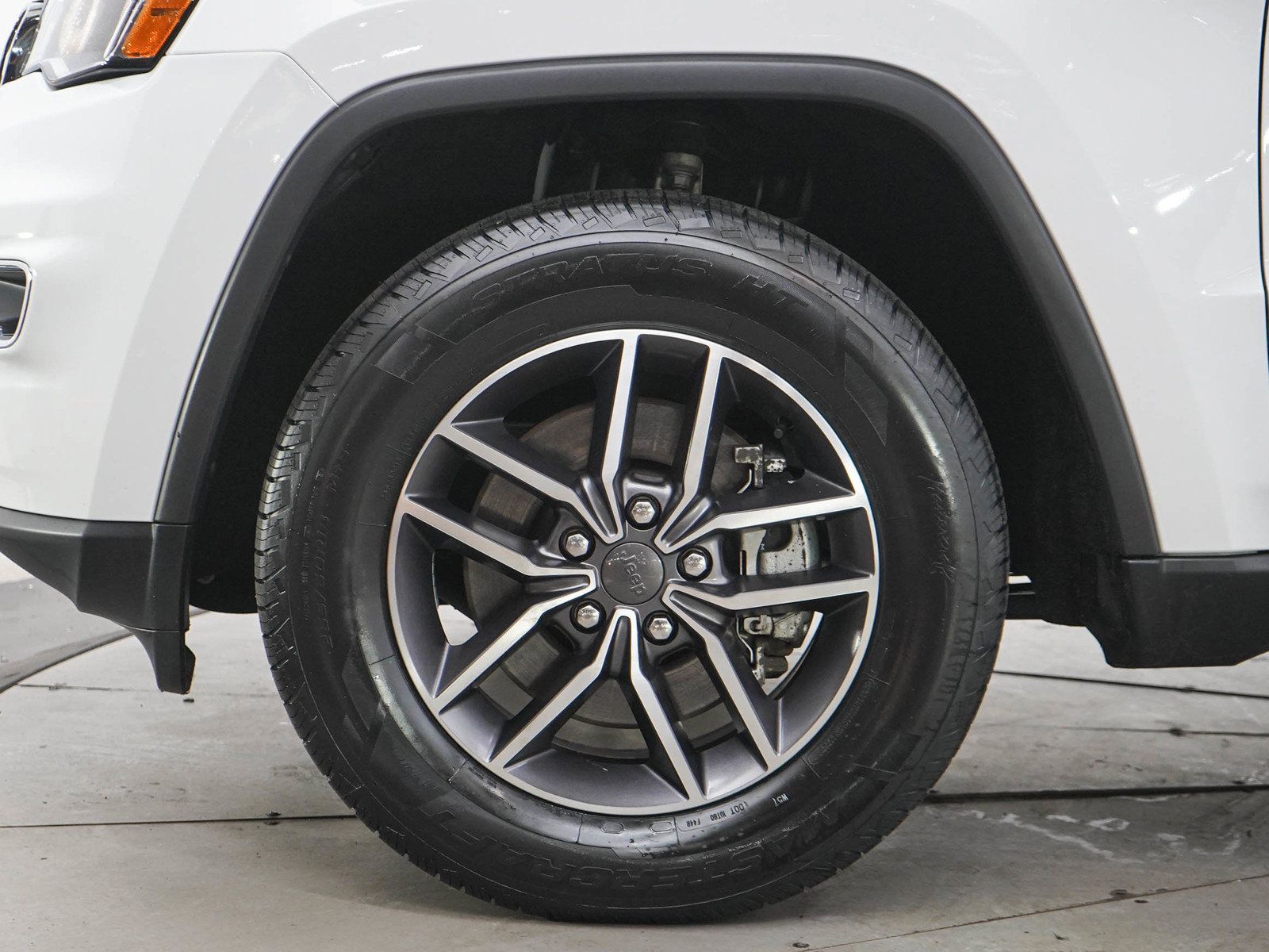 Used 2021 Jeep Grand Cherokee Limited AWD/4WD image 30