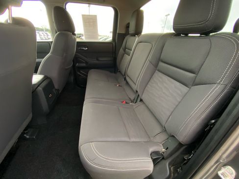Used 2023 Nissan Frontier SV image 12