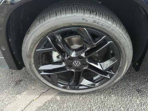 New 2026 Volkswagen Tiguan SE R-Line image 25