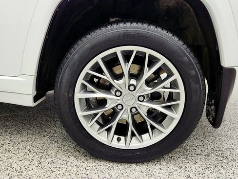 Used 2022 Jeep Grand Cherokee Summit w/ Advanced Protech Group IV image 9