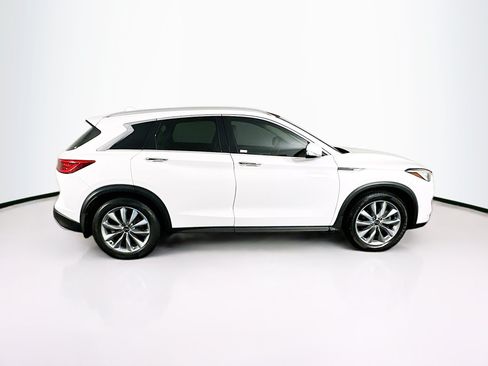 Used 2020 INFINITI QX50 Luxe w/ Navigation Package FWD image 10