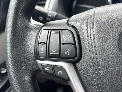 Used 2015 Toyota Highlander LE FWD image 25
