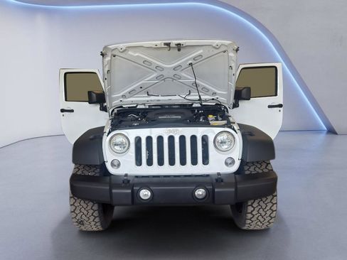 Used 2018 Jeep Wrangler Sport image 9