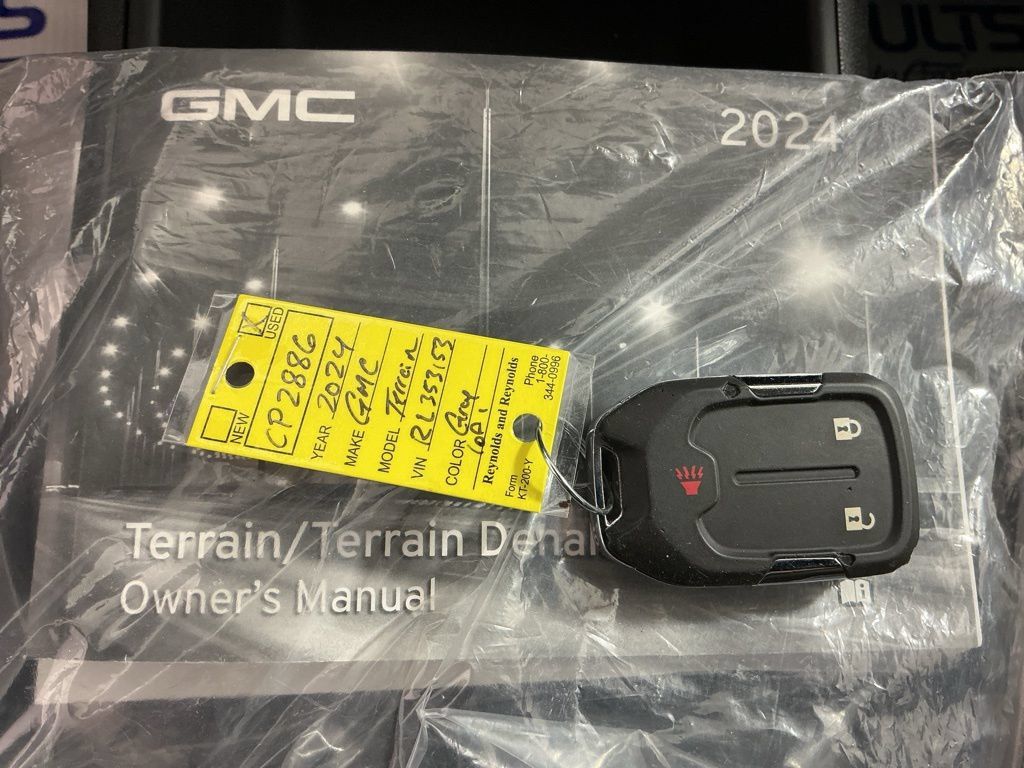 Used 2024 GMC Terrain SLE AWD/4WD image 23