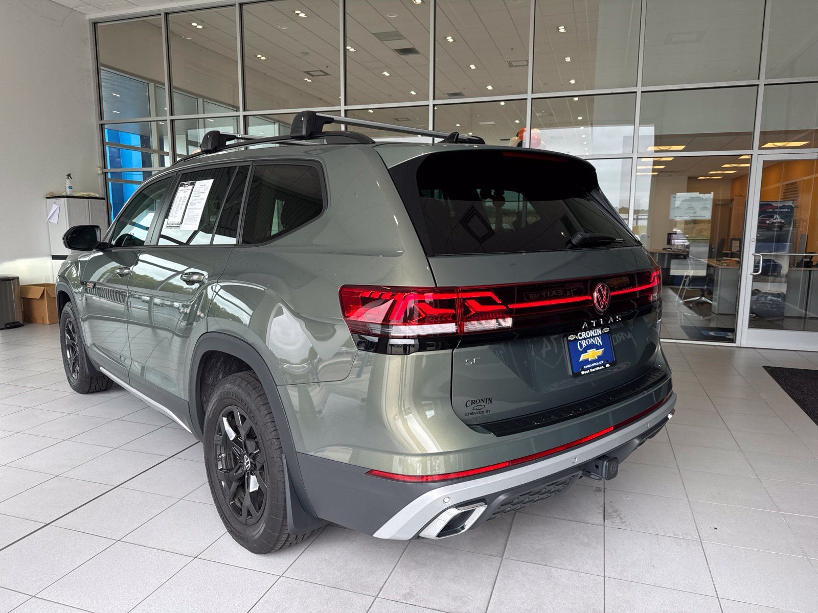 Used 2025 Volkswagen Atlas Peak Edition SE AWD/4WD image 11