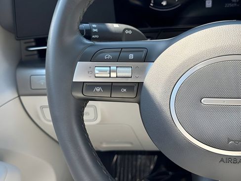 Used 2025 Hyundai Kona SEL FWD image 13