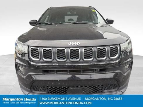 Used 2024 Jeep Compass Latitude AWD/4WD image 2