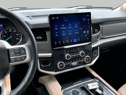 Used 2024 Ford Expedition XLT RWD image 7