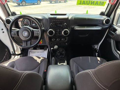 Used 2014 Jeep Wrangler Unlimited Rubicon w/ Connectivity Group AWD/4WD image 14
