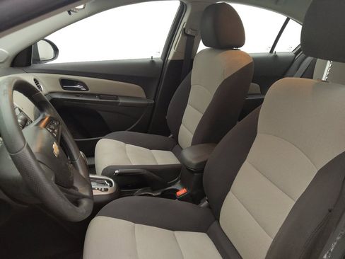 Used 2015 Chevrolet Cruze LS FWD image 17