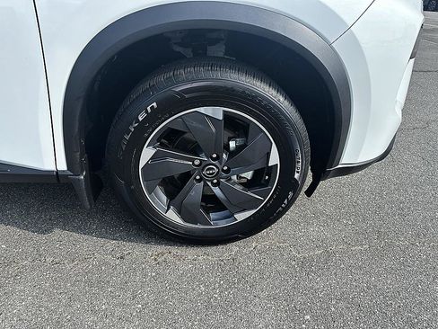 Certified 2025 Nissan Rogue SV FWD image 12