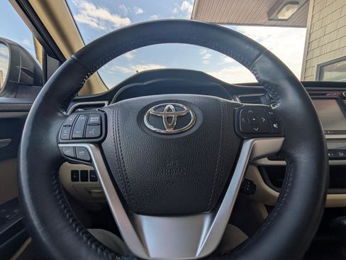 Used 2015 Toyota Highlander Limited FWD image 14
