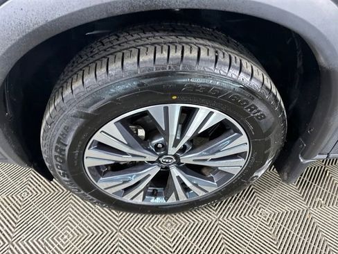 Used 2023 Nissan Rogue SV w/ SV Premium Package image 10