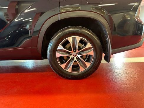 Certified 2024 Toyota Highlander XLE AWD/4WD image 27