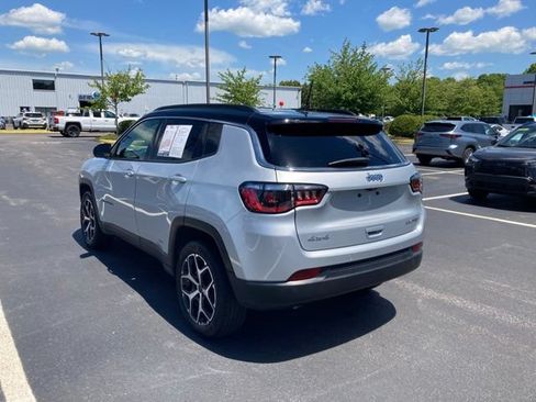 Used 2025 Jeep Compass Limited AWD/4WD image 3