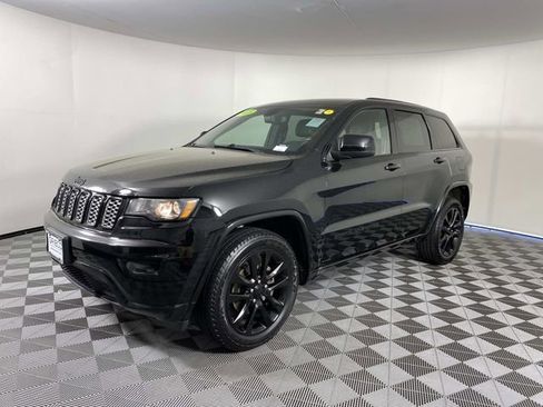Used 2018 Jeep Grand Cherokee Altitude AWD/4WD image 4