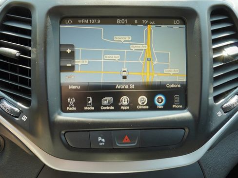 Used 2018 Jeep Cherokee Overland AWD/4WD image 19