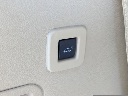 Used 2017 Lincoln Navigator Reserve image 13