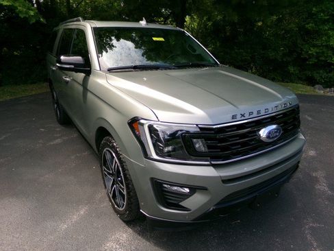 Used 2019 Ford Expedition Limited w/ Equipment Group 303A AWD/4WD image 2