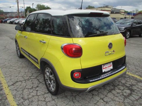 Used 2017 FIAT 500L Trekking w/ Premium Package FWD image 2