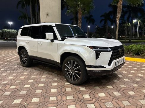 Used 2024 Lexus GX 550 w/ Accessory Package (Z1) AWD/4WD image 3