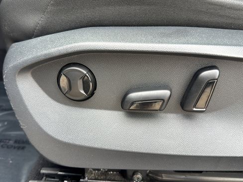Used 2022 Volkswagen Tiguan SE AWD/4WD image 13