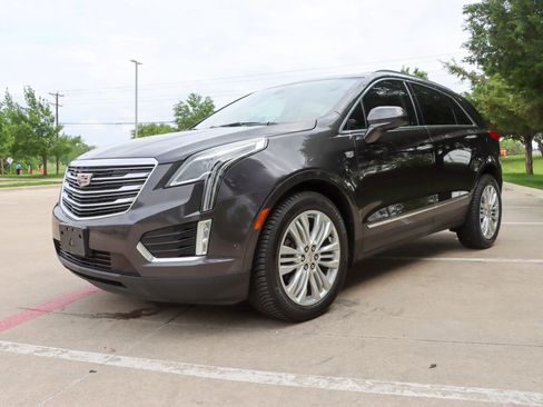Used 2019 Cadillac XT5 Premium Luxury w/ Driver Assist Package FWD image 3