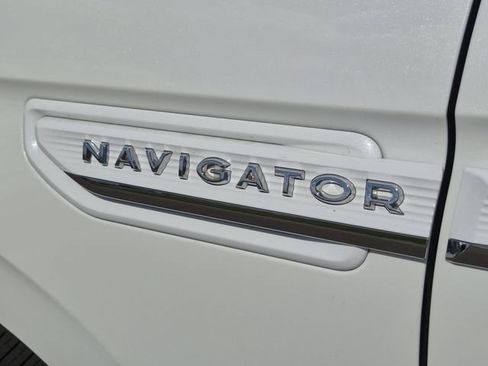 Certified 2024 Lincoln Navigator Reserve AWD/4WD image 10