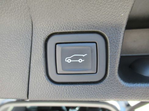 Used 2023 GMC Acadia SLT image 6