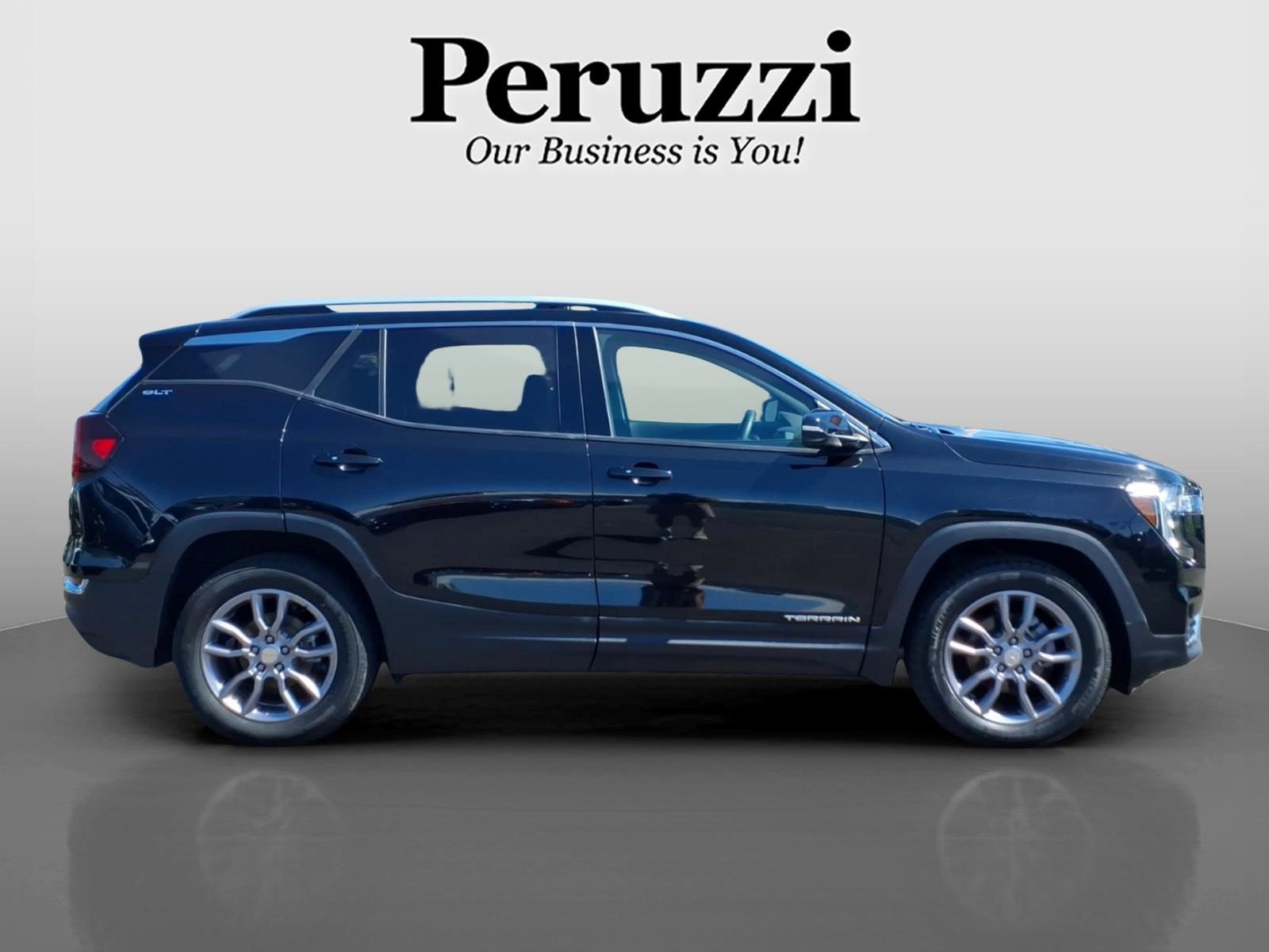 Used 2023 GMC Terrain SLT AWD/4WD image 2