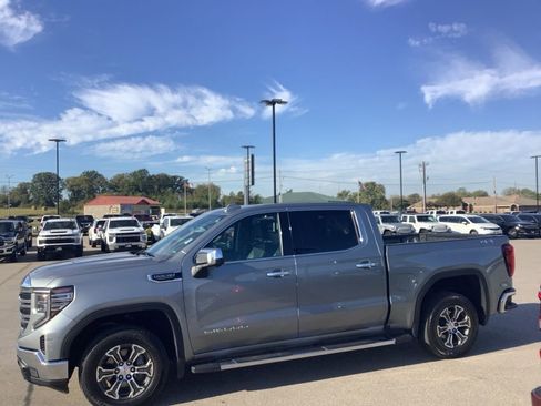 Used 2024 GMC Sierra 1500 SLT image 4