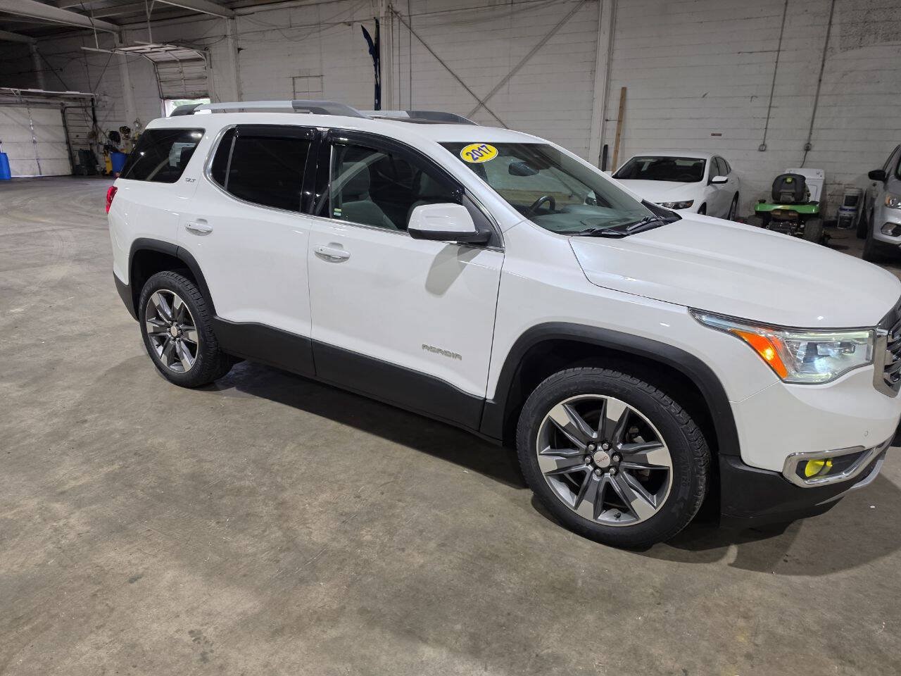 Used 2017 GMC Acadia SLT w/ LPO, Floor Liner Package AWD/4WD image 16