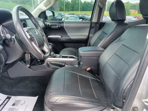 Used 2021 Toyota Tacoma SR5 w/ Technology Package AWD/4WD image 15