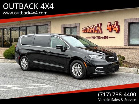 Used 2024 Chrysler Pacifica Touring-L image 1