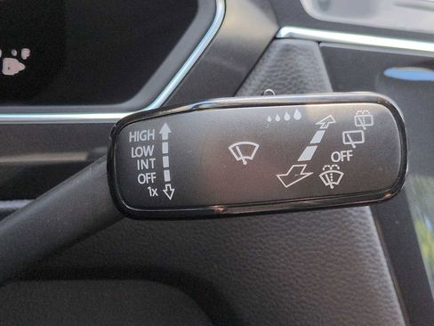 Used 2023 Volkswagen Tiguan SE R-Line image 27