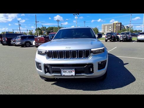 Used 2025 Jeep Grand Cherokee Overland AWD/4WD image 3