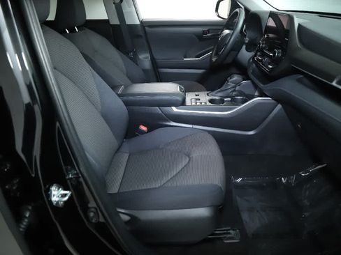 Used 2023 Toyota Highlander L FWD image 34