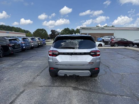 Used 2025 Honda Pilot TrailSport image 6
