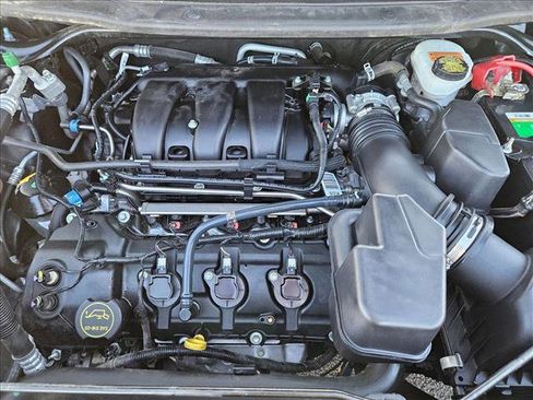 Used 2018 Ford Explorer XLT w/ Equipment Group 202A FWD image 25