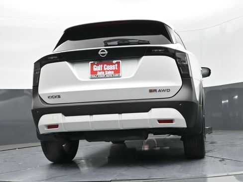 Used 2025 Nissan Kicks SR image 34